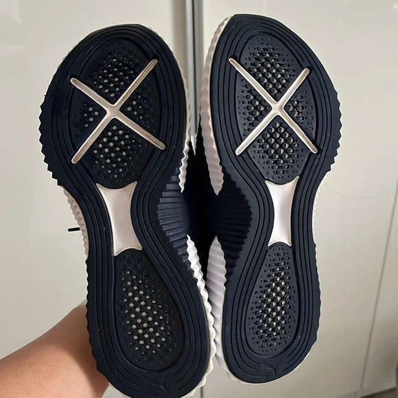 Knit Lace Runners Navy, Size 7.5 - Picture 10 of 10